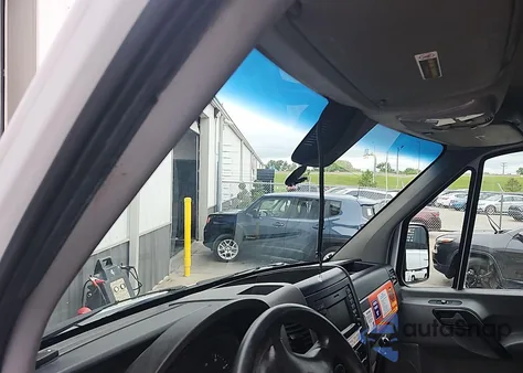 2018 Mercedes-Benz Sprinter 2500 High Roof V6 из США, поврежденный, VIN WD3PE8CD5JP598649